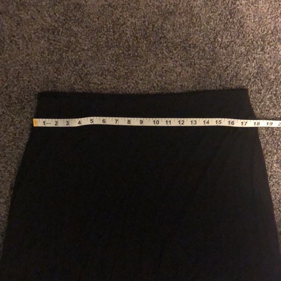 Black asymmetrical size L skirt - Picture 2 of 5